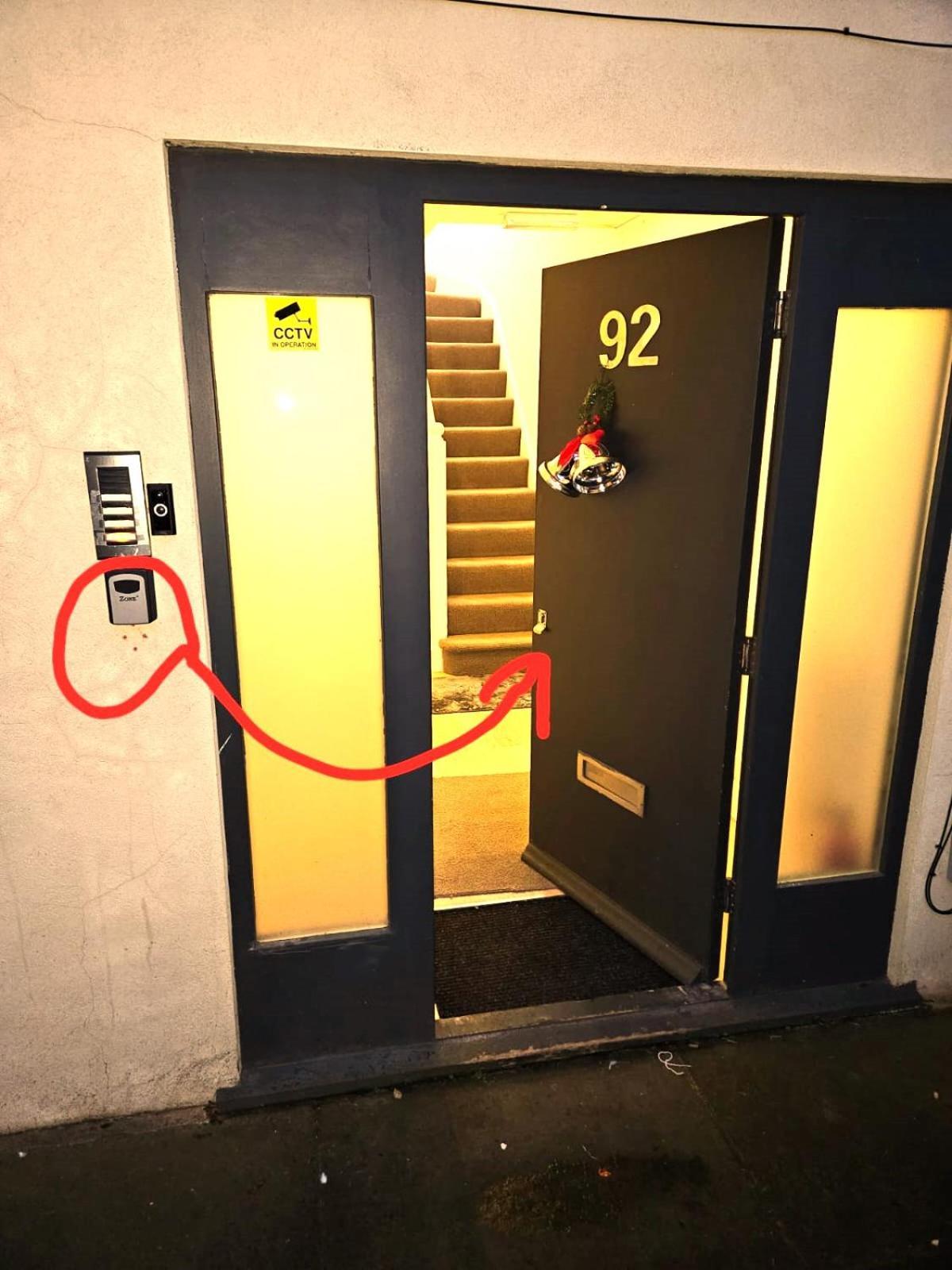 London Sleephouse Partying Is Not Allowed Pls ภายนอก รูปภาพ